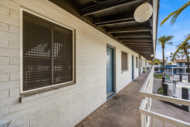 Building Photo - 3025 N 32nd St Unit Apt 49