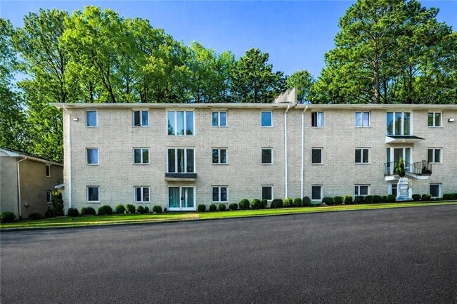 Building Photo - 166 Anderson Ave NW Unit B06