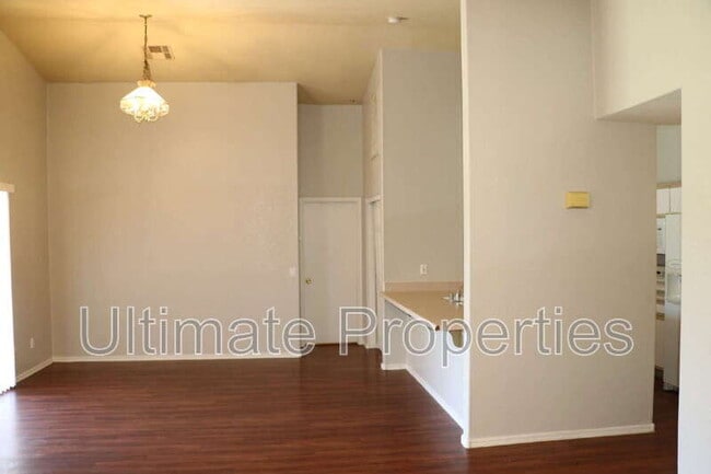 Photo - 9027 W Yale St