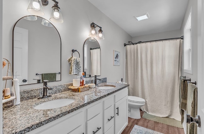 Photo - 916 SW Warren Ave