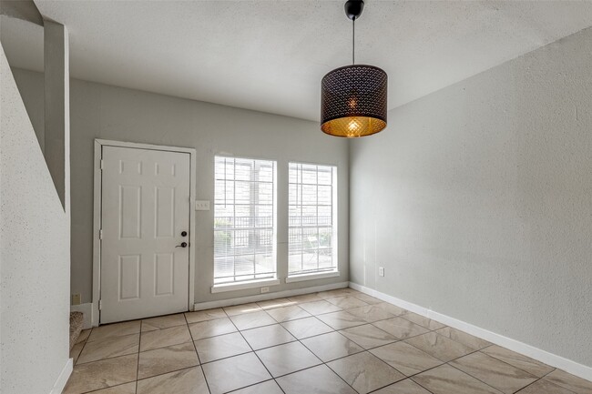 Photo - 8725 Victorian Village Dr