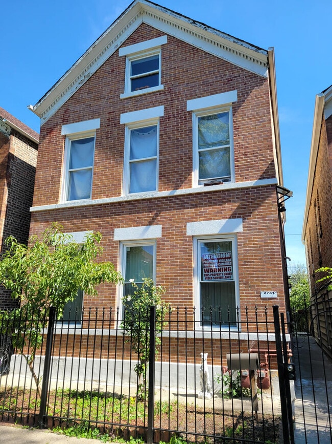Building Photo - 2741 S Trumbull Ave Rental