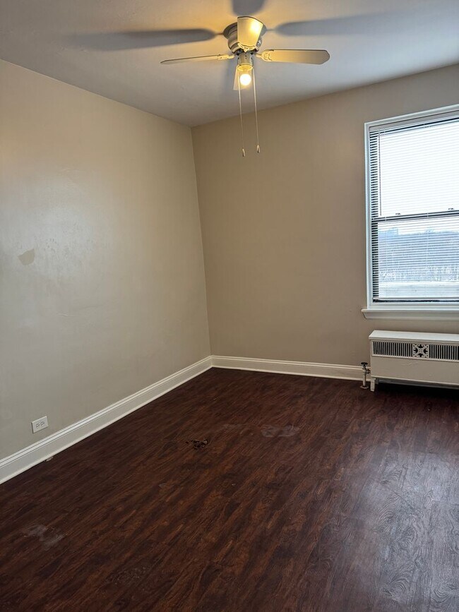 Photo - Jeffery Parkway Apartments