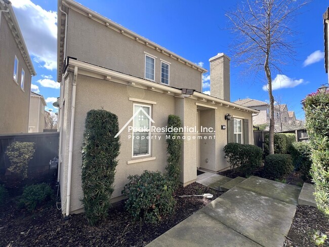 Building Photo - Updated 3 bd/2.5 ba Roseville House in Gat...