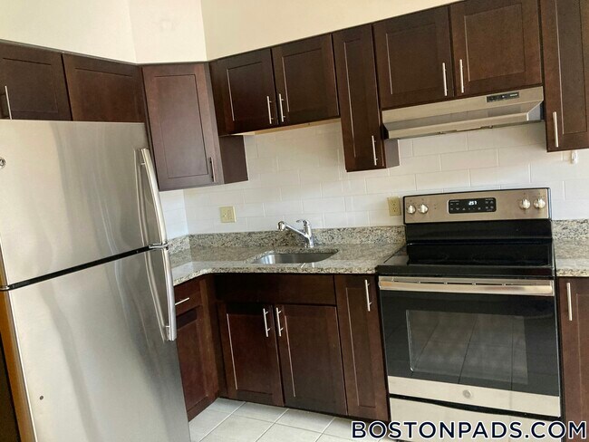 81 Essex St Unit 77