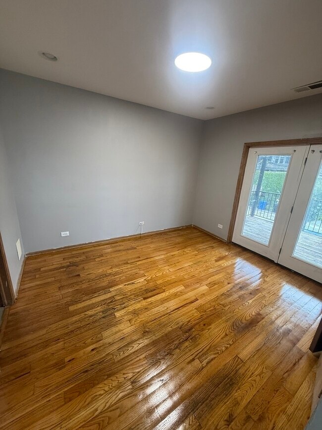 1114 S Albany Ave