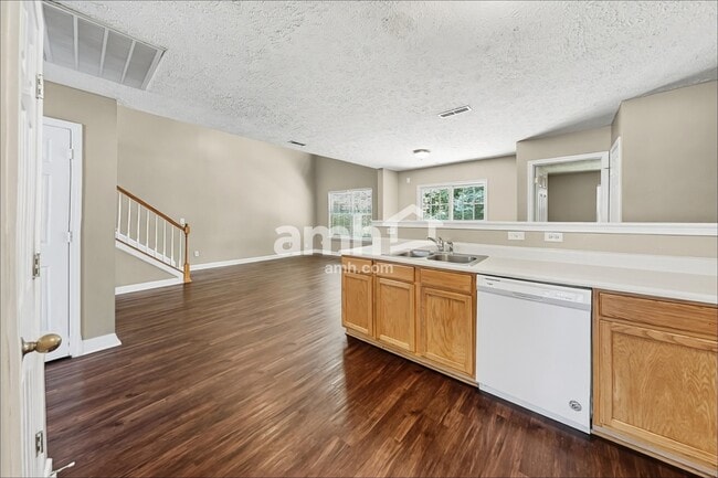 Photo - 8028 Meadowview Ln