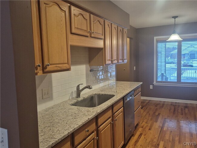 Photo - 100 Midlake Cir