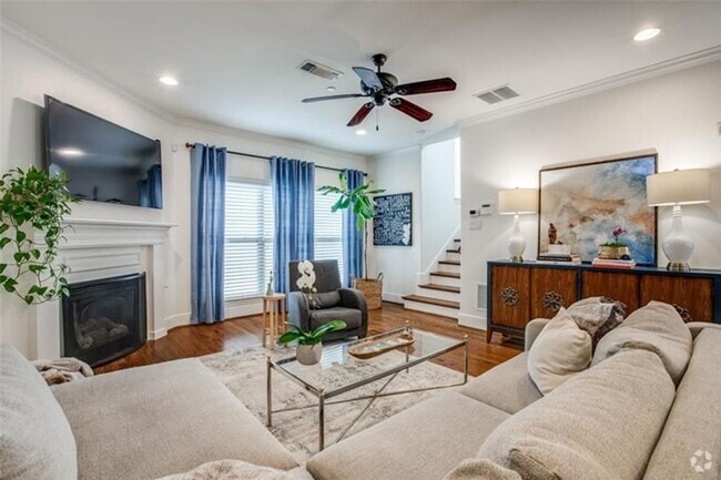 Building Photo - 3 bed 3.1 bath minutes from HPHS Rental