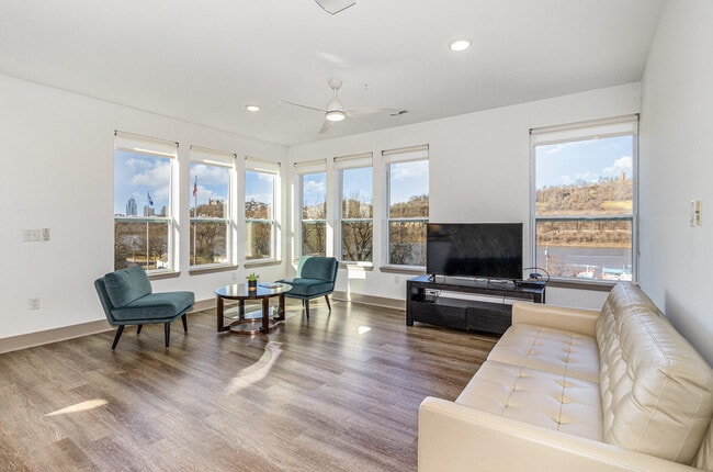 Photo - 284 Manhattan Blvd Unit 1