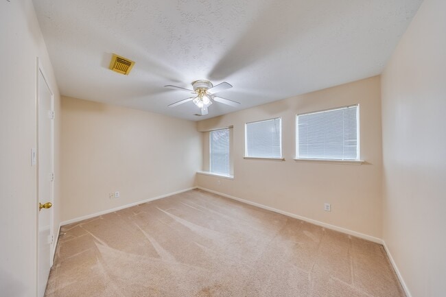 Building Photo - 6515 Autumn Thistle Dr