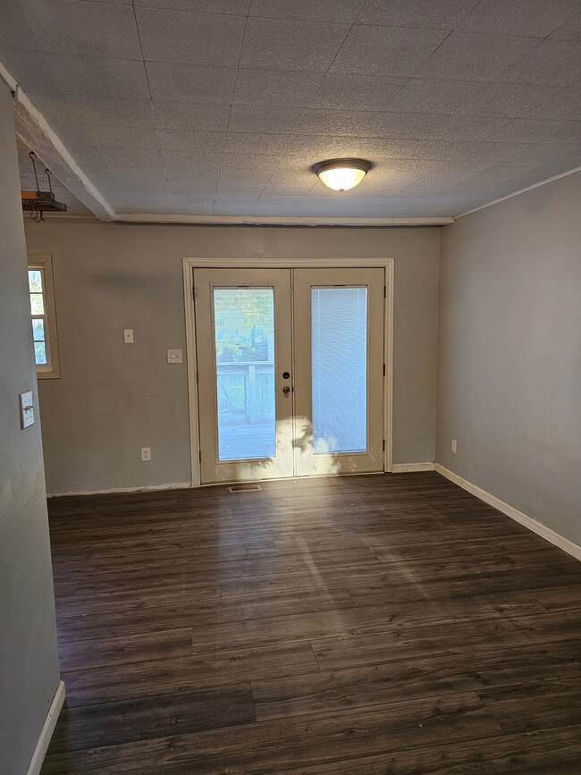 Photo - 471 Vincent Ave