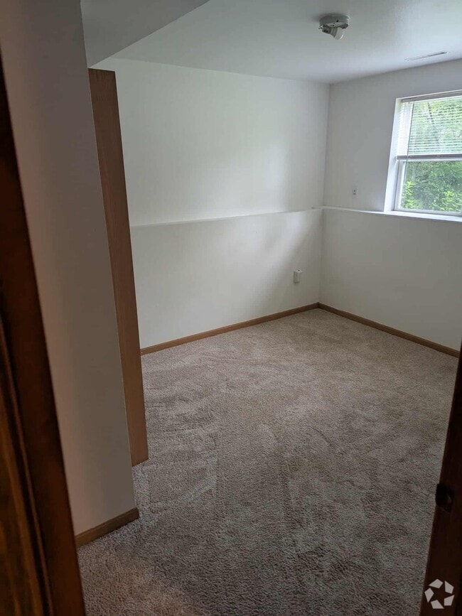 Building Photo - 487 W Prairie St Rental