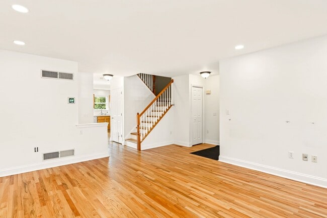 Photo - 808 Yorkview Dr