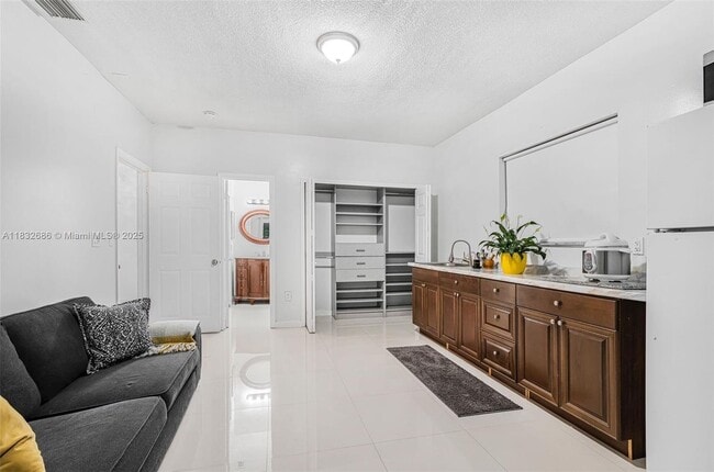 Building Photo - 14156 SW 148th Ave Unit 2-2 Rental