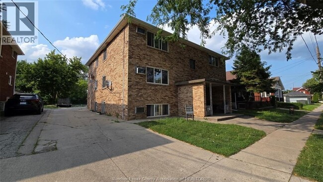 Photo - 3254 Millen St