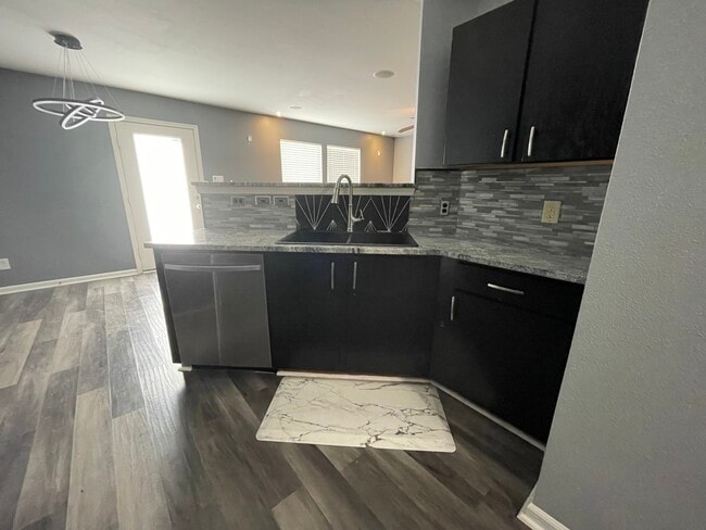 Photo - 1711 Lynford Dr