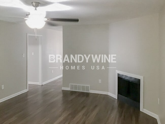 Photo - 1033 Nolan Ln