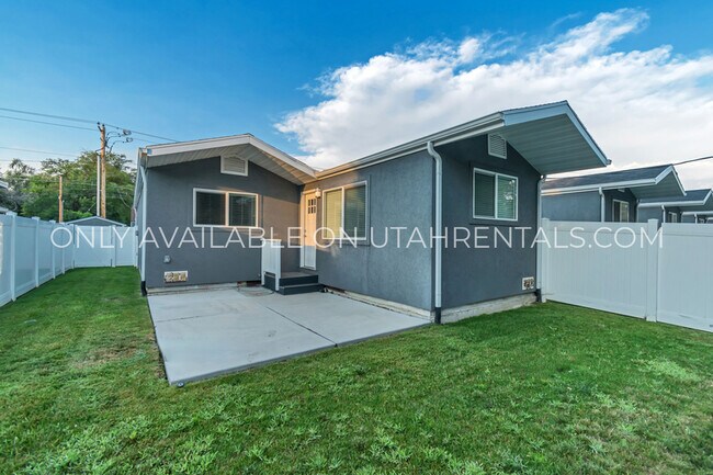Photo - 1259 E 5600 S House
