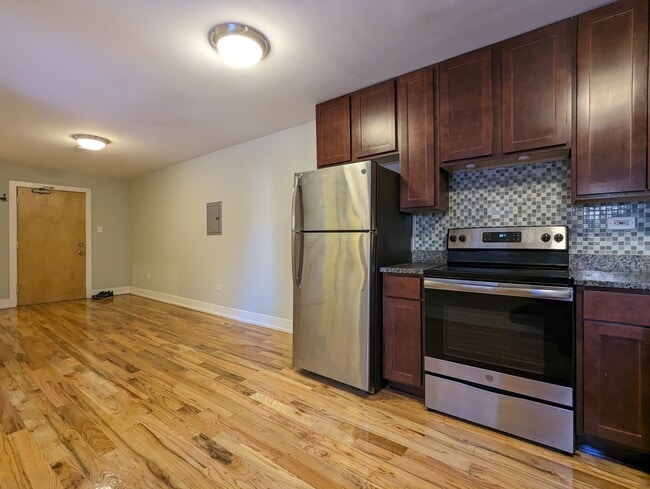 Photo - 556 W Arlington Pl