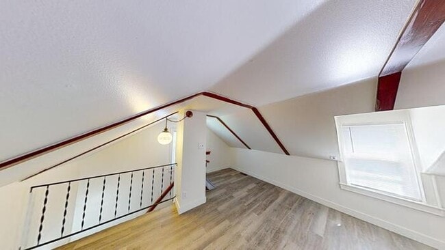 Photo - 302 4th St NE