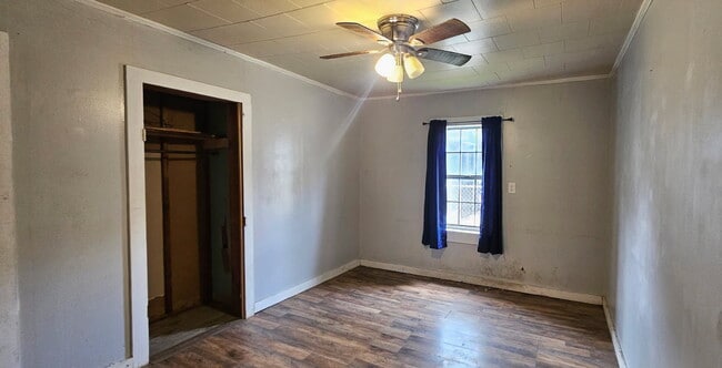 Photo - 528 E Lake St