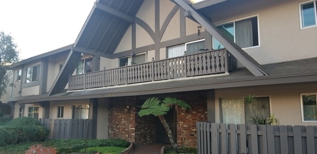 Building Photo - 15444 Vanowen St Rental