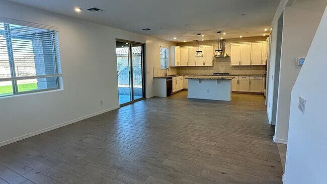 Photo - Large North Peoria Home