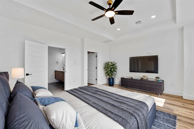 Photo - 1805 Emir St