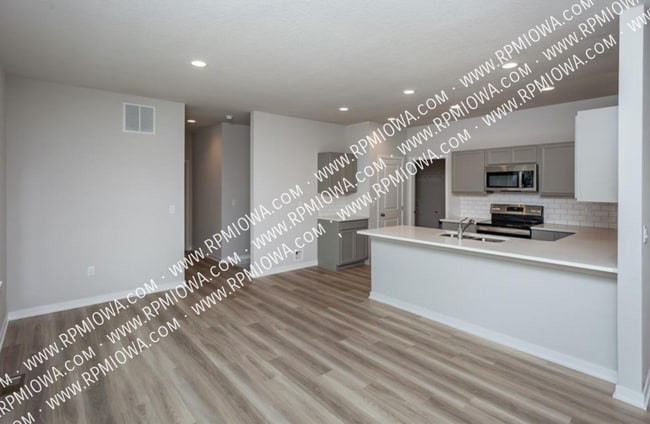 Photo - 755 Linden St