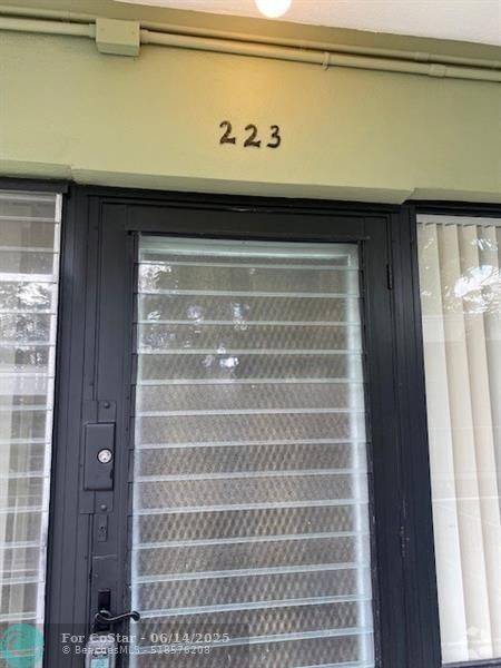 Building Photo - 1911 NE 8th Ct Unit 223 Rental