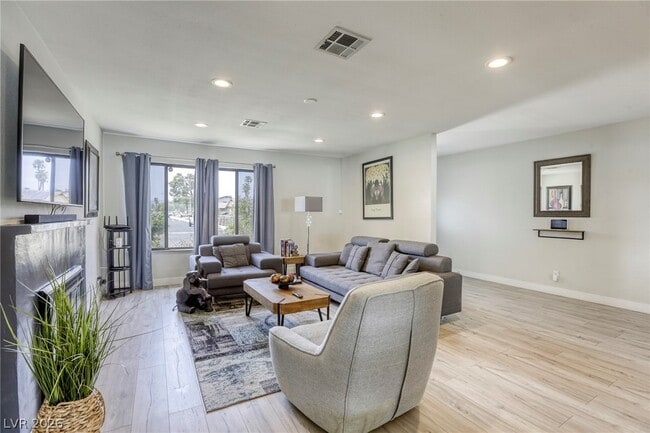 Photo - 4562 Skyland Dr