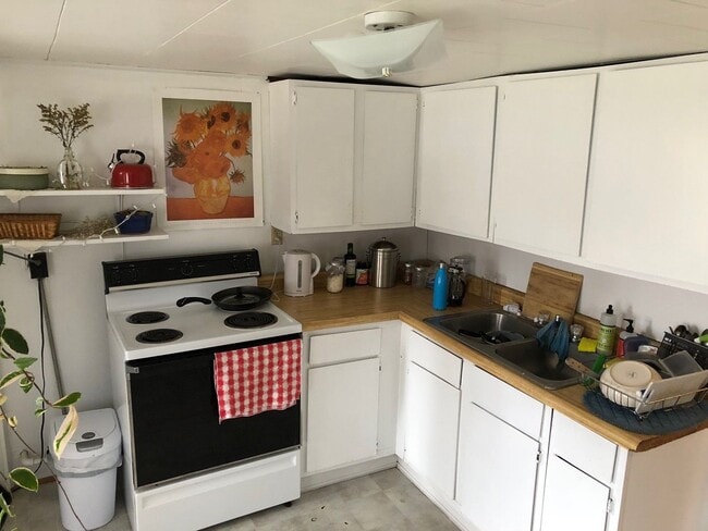 Photo - 1 bedroom, 1 bath duplex: Available August 2026!