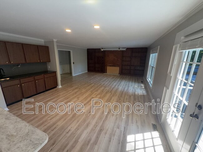 Photo - 824 Hayden Ave