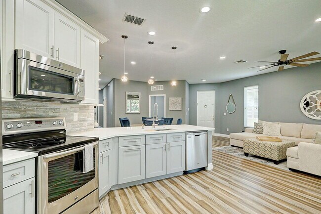 Photo - 10015 SW Stonegate Dr