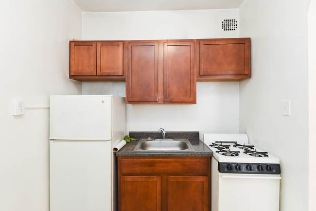 Building Photo - 4838 N Damen Ave Unit 206