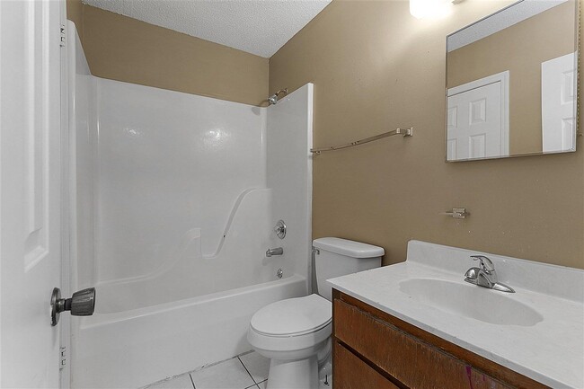 Photo - 725 Walker Rd