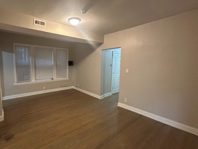 Photo - 5311 S Ellis Ave Unidad 1