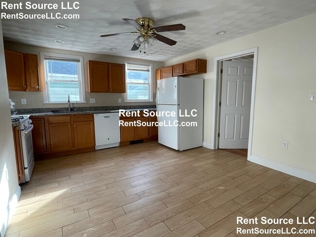 Photo - 1094 Cambridge St