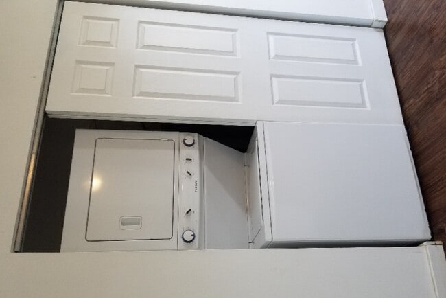 Washer-Dryer Combo - 1227 Hilltop Dr Unit 3