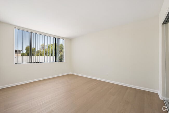 2BR, 2BA - 1100SF - Second Bedroom