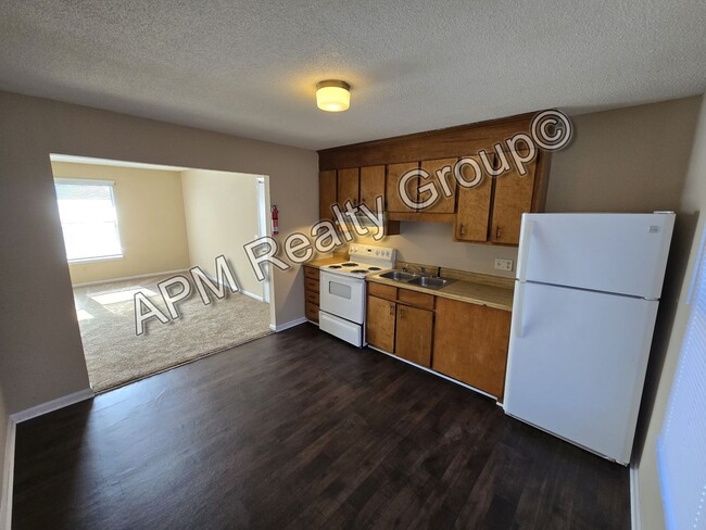 Upstairs two-bedroom apartment - Upstairs two-bedroom apartment