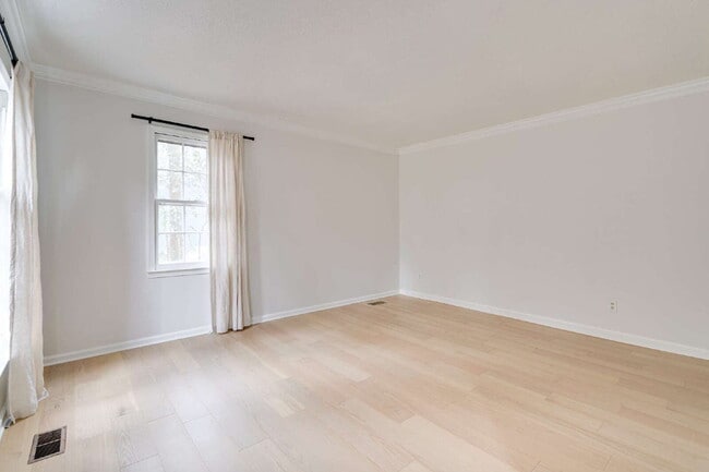 Photo - Chapel Hill Retreat: Spacious 4-Bedroom with Fenced-in Backyard