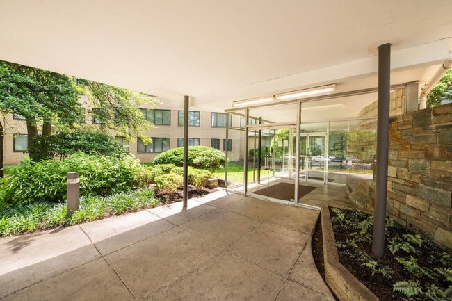 The Crestwood Apartments