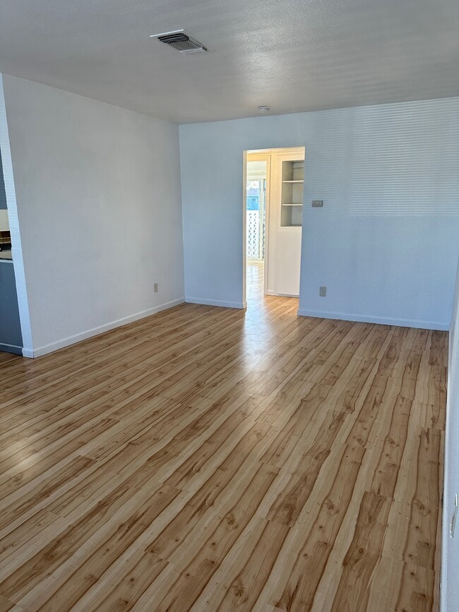 3634 Bellinger Ct Unidad c