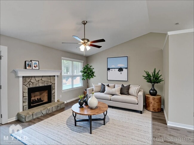 Photo - 425 Willow Ln