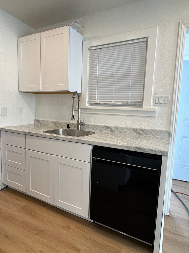 Photo - 314 Rock Blvd