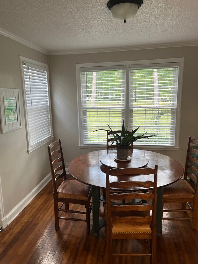 Photo - 611 Greenway Dr