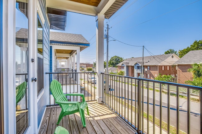 Photo - 580 N De Villiers St