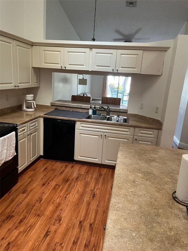 Photo - 7652 Pinewalk Dr S